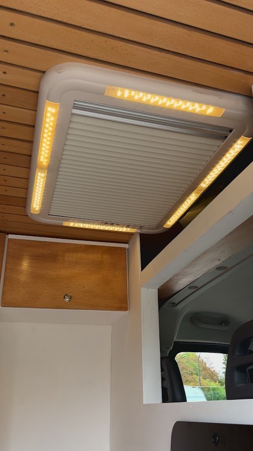 Lanterneau PANORAMA LED 50 x 70 - spécial vans aménagés - Vanlife - Store