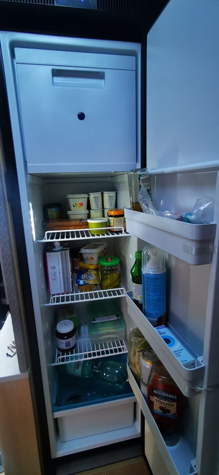 Réfrigérateur 150 L avec congélateur – 149×41×56 cm - 45W - 12/24/230v - Vanlife - Store